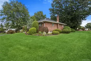 15 Elmwood Ln, Syosset, NY 11791 - Photo 29