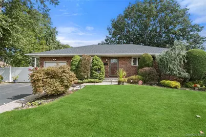 15 Elmwood Lane, Syosset, NY 11791 - Photo 1