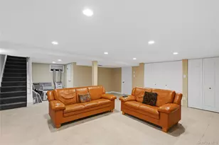 15 Elmwood Ln, Syosset, NY 11791 - Photo 25