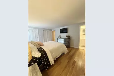 25 Squires Avenue, East Quogue, NY 11942 - Photo 13