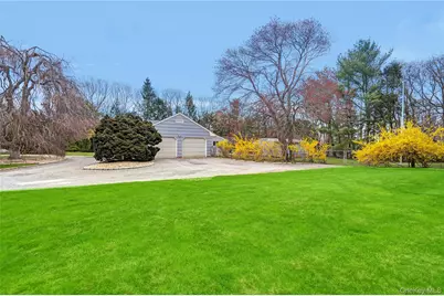 25 Squires Avenue, East Quogue, NY 11942 - Photo 21