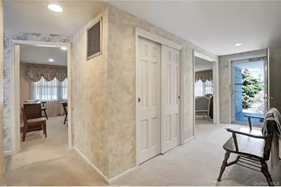 25 Squires Avenue, East Quogue, NY 11942 - Photo 5
