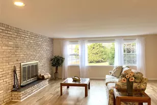 25 Squires Ave, East Quogue, NY 11942 - Photo 9