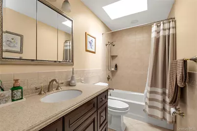 2189 Jerusalem Avenue, Merrick, NY 11566 - Photo 15