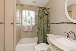 15 Lexington Ave, Westbury, NY 11590 - Photo 9