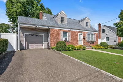 15 Lexington Avenue, Westbury, NY 11590 - Photo 3