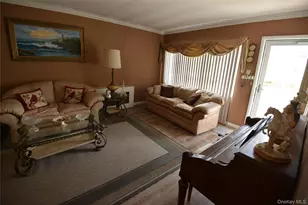 7 S Bay Ave, Freeport, NY 11520 - Photo 11
