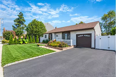 833 N Fulton Avenue, Lindenhurst, NY 11757 - Photo 3