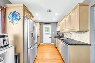 833 N Fulton Ave, Lindenhurst, NY 11757 - Photo 7