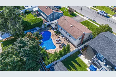 833 N Fulton Avenue, Lindenhurst, NY 11757 - Photo 25