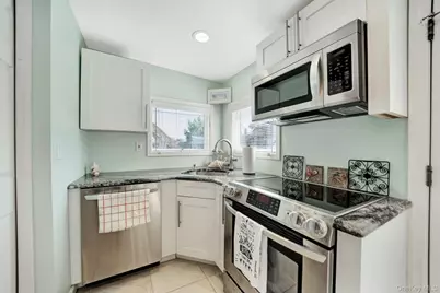 113 N Lewis Avenue, Lindenhurst, NY 11757 - Photo 25