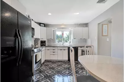 113 N Lewis Avenue, Lindenhurst, NY 11757 - Photo 11