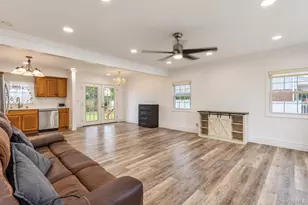 561 Parker Ave, Levittown, NY 11756 - Photo 3