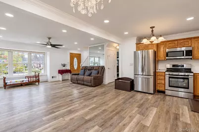 561 Parker Avenue, Levittown, NY 11756 - Photo 5