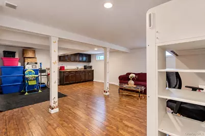 561 Parker Avenue, Levittown, NY 11756 - Photo 17