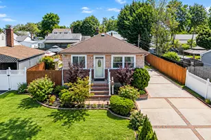 58 Morton St, Brentwood, NY 11717 - Photo 3