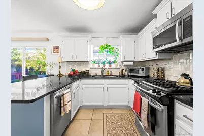 208 Hendrick Avenue E, Glen Cove, NY 11542 - Photo 11