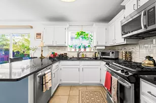 208 Hendrick Ave E, Glen Cove, NY 11542 - Photo 11