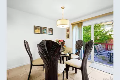 208 Hendrick Avenue E, Glen Cove, NY 11542 - Photo 9