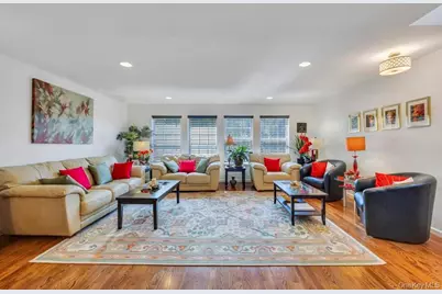 208 Hendrick Avenue E, Glen Cove, NY 11542 - Photo 5