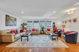 208 Hendrick Ave E, Glen Cove, NY 11542 - Photo 5