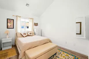 208 Hendrick Ave E, Glen Cove, NY 11542 - Photo 17