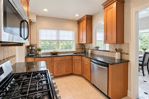 71 Arleigh Rd, Great Neck, NY 11021 - Photo 9