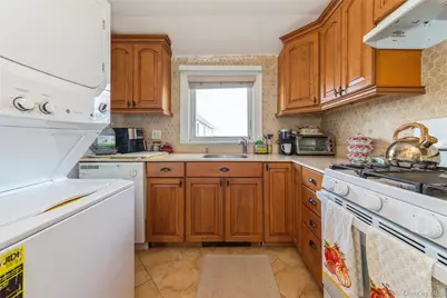 181 Suffolk Road #Upper, Island Park, NY 11558 - Photo 11