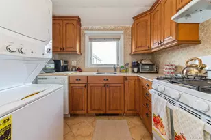 181 Suffolk Rd, Island Park, NY 11558 - Photo 11