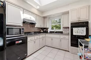 29 Suffolk Rd, Massapequa, NY 11758 - Photo 9