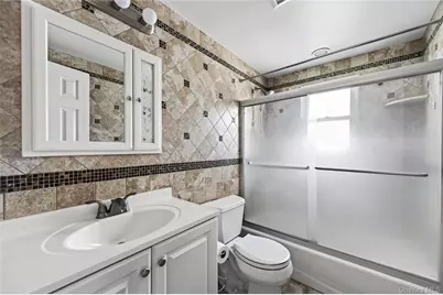 120 Evelyn Avenue, Westbury, NY 11590 - Photo 15