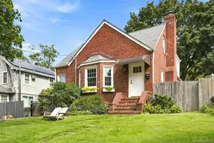 116 Wyman Ave, Huntington Station, NY 11746 - Photo 3