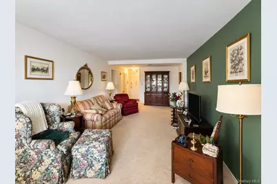 60-11 Broadway #6U, Woodside, NY 11377 - Photo 9