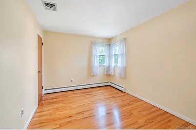 355 W Islip Boulevard, West Islip, NY 11795 - Photo 27