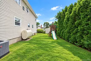 355 W Islip Blvd, West Islip, NY 11795 - Photo 11