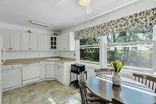 112 Lynncliff Rd, Hampton Bays, NY 11946 - Photo 11