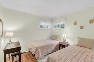 112 Lynncliff Rd, Hampton Bays, NY 11946 - Photo 9