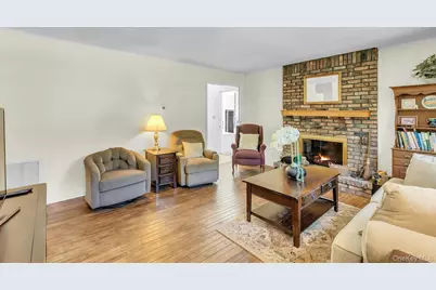 112 Lynncliff Road, Hampton Bays, NY 11946 - Photo 5