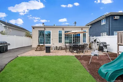 101 Miramar Boulevard, Lindenhurst, NY 11757 - Photo 23