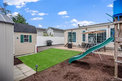 101 Miramar Boulevard, Lindenhurst, NY 11757 - Photo 21