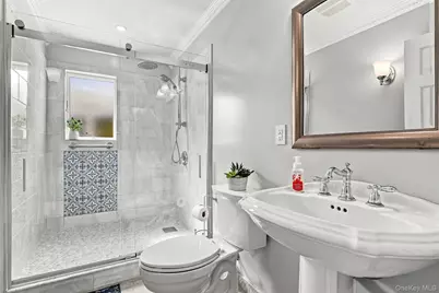 611 Knollwood Road, White Plains, NY 10603 - Photo 9