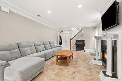 611 Knollwood Road, White Plains, NY 10603 - Photo 11