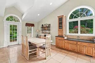 611 Knollwood Rd, White Plains, NY 10603 - Photo 17