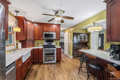 84 Tower Street, Sayville, NY 11782 - Photo 7
