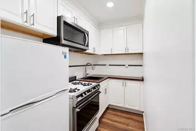 61 Oliver Street #4D, Brooklyn, NY 11209 - Photo 3