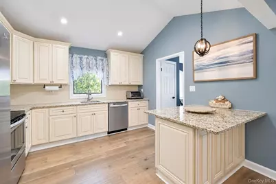 175 Stuyvesant Road, Oakdale, NY 11769 - Photo 13