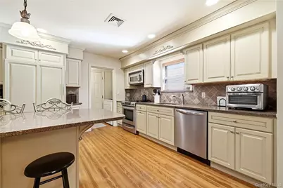 28 Hampton Court, Woodbury, NY 11797 - Photo 13