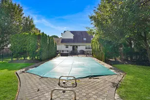 25 Laurel Ln, Holtsville, NY 11742 - Photo 13