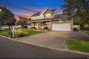 25 Laurel Ln, Holtsville, NY 11742 - Photo 3