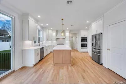 89 West Avenue, Hicksville, NY 11801 - Photo 9